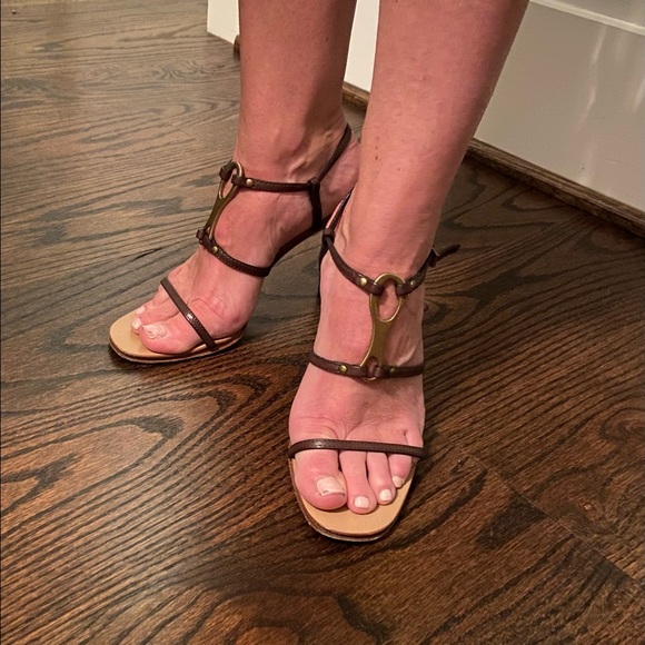 Vintage Gucci sandals.  Leather straps, buckle closure.  Gently worn. Dust bag - Picture 10 of 10